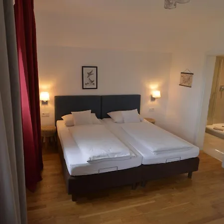 Weingut Erbes-henn 게스트하우스 *