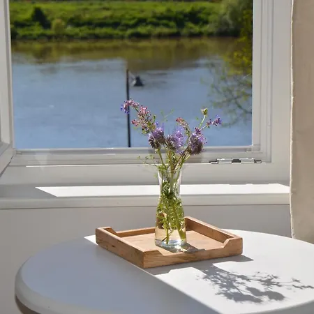 Konukevi Weingut Erbes-henn